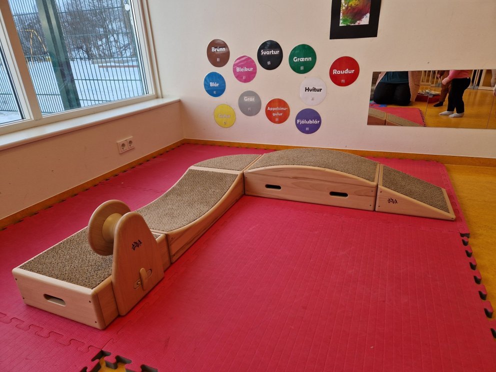 Barnaborg fékk veglega gjöf frá Kvenfélagi Aðaldæla