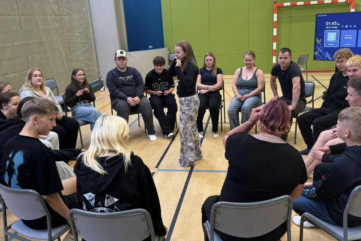 Nemendur í 8-10 bekk frá Stórutjarnarskóla og Eistlandi. Mynd: Sigríður Árdal
